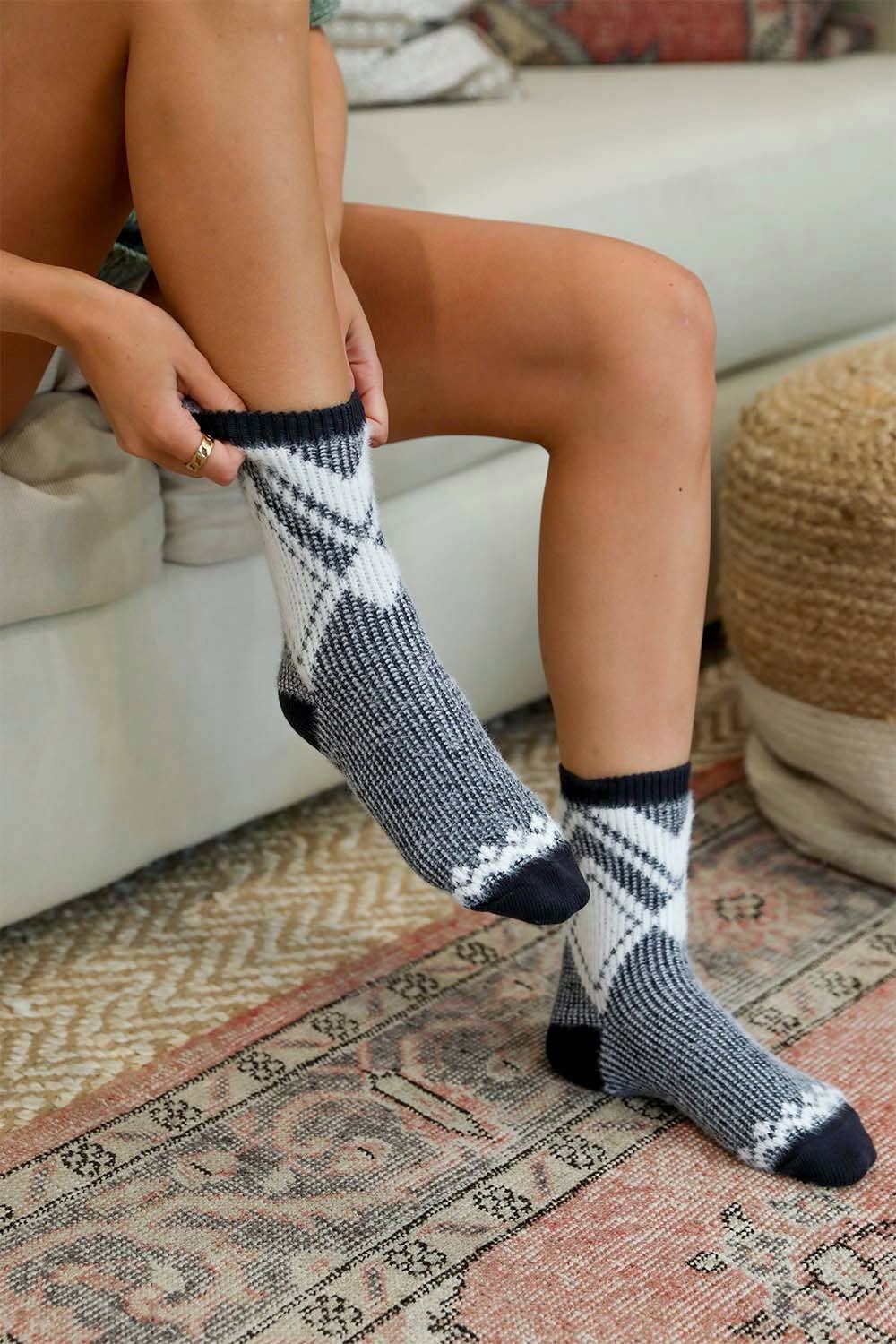 Cozy Diamond Pattern Socks