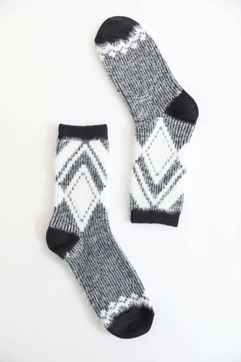 Cozy Diamond Pattern Socks