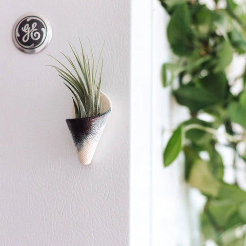 Magnetic Air Planter