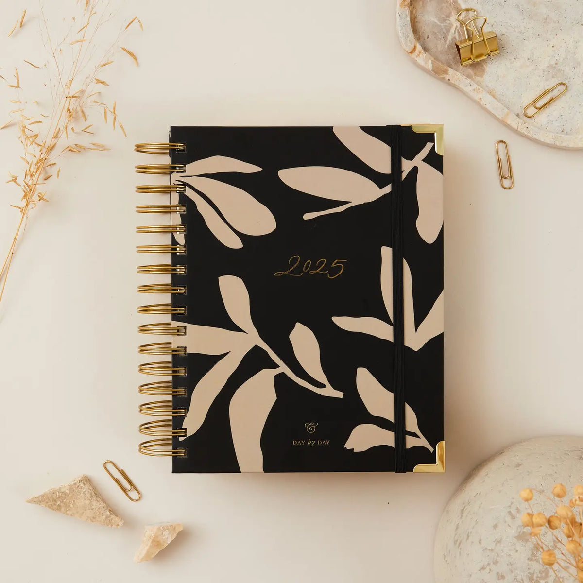 2025 Daily Planner - Flora