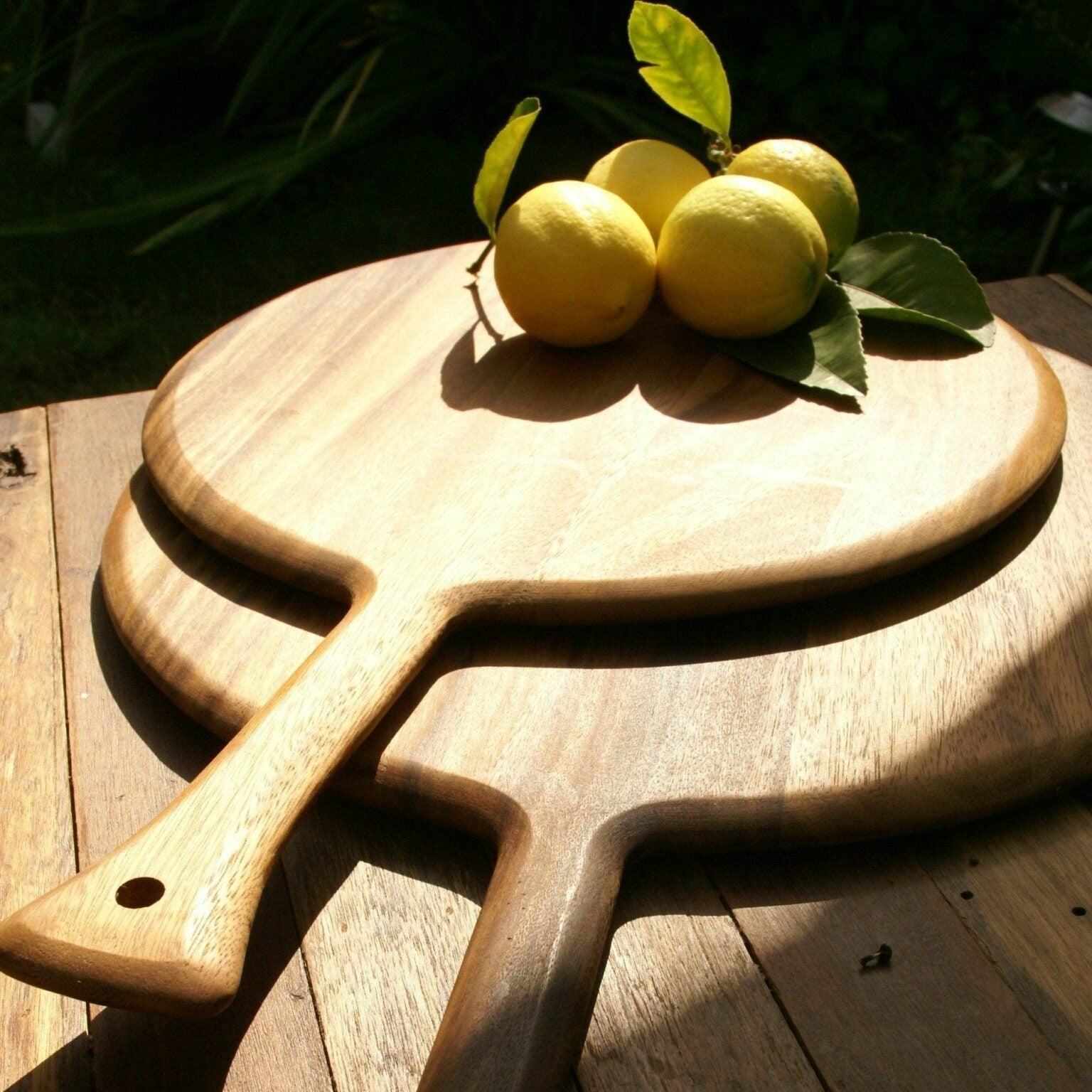 Acacia Round Board with Handle